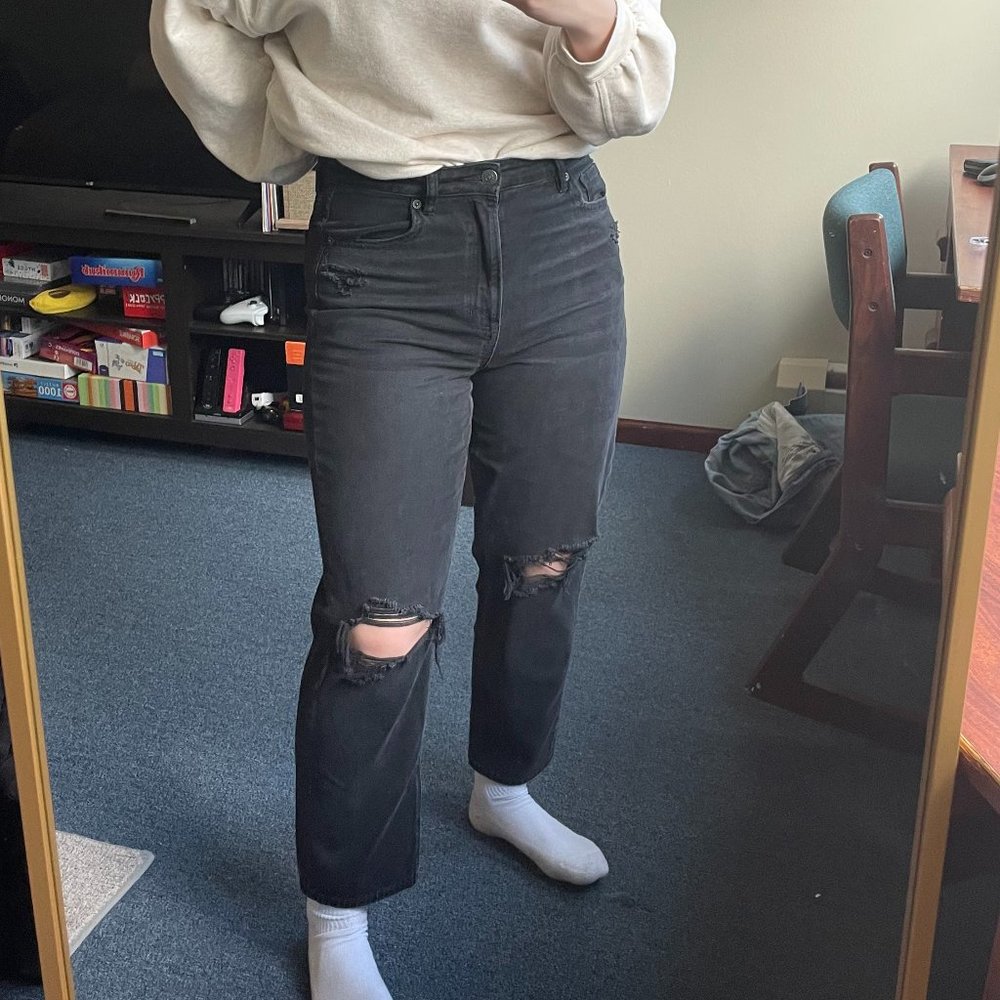 AE Mom Straight Jeans